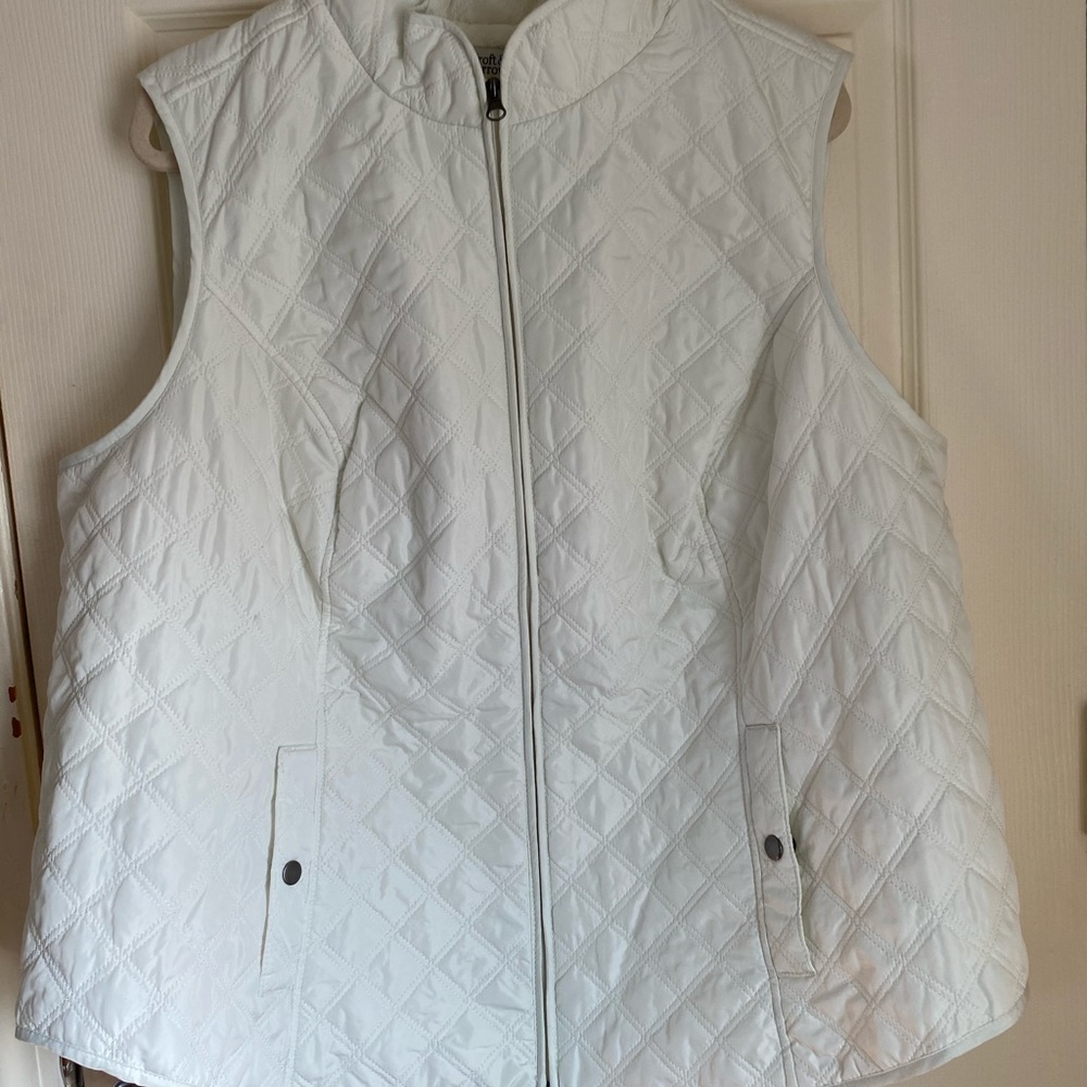 2X lightweight white quilted vest. NWOT